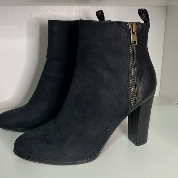 *LIKE NEW* Black Booties - Picture 3 of 4